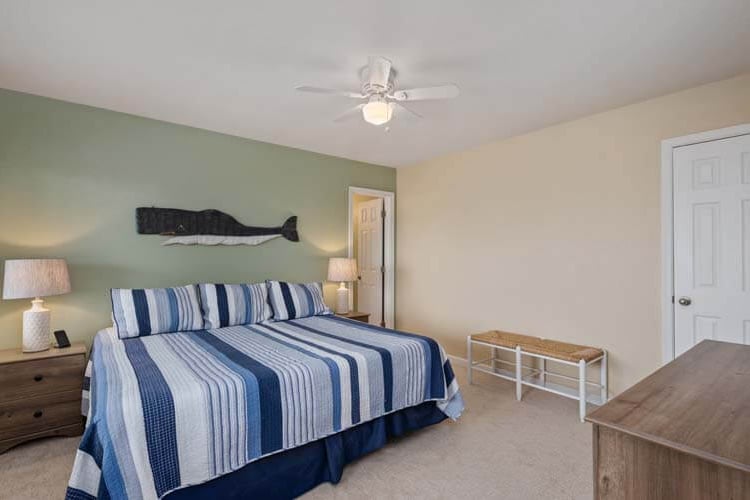 1st Floor King with Private Bath