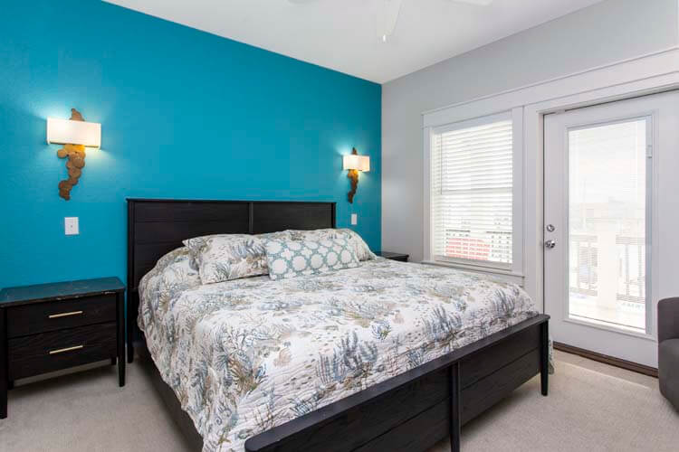 1st Floor King with Private Bath (12)