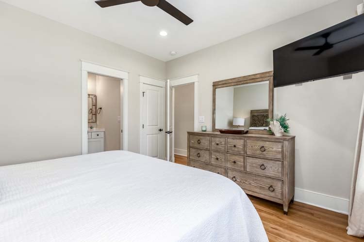 1st Floor King with Private Bath