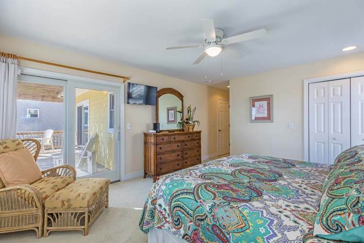 1st Floor King with Private Bath