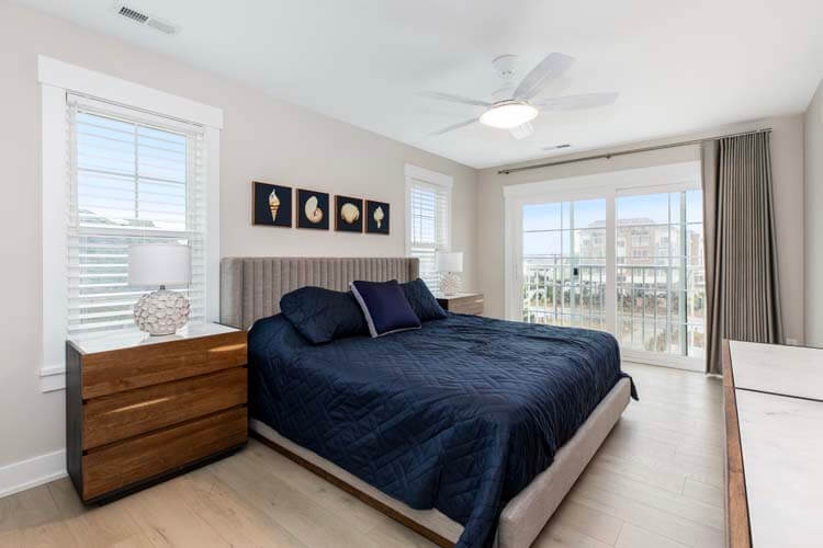 2nd Floor King with Private Bath (5)