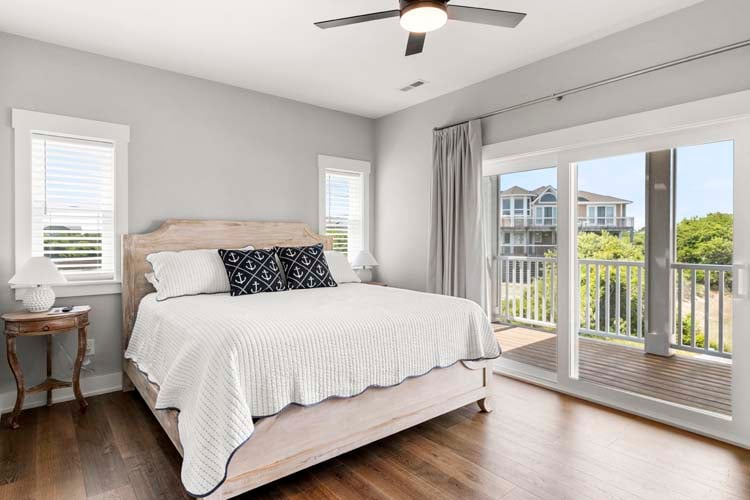 1st Floor King with Private Bath