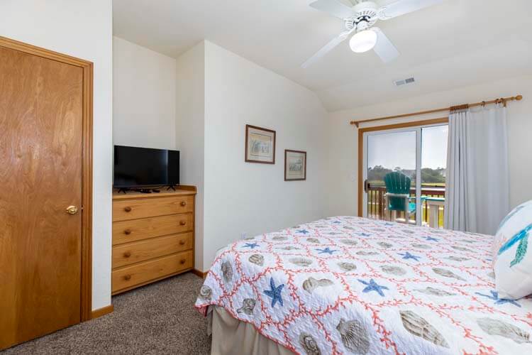 2nd Floor King with Private Bath