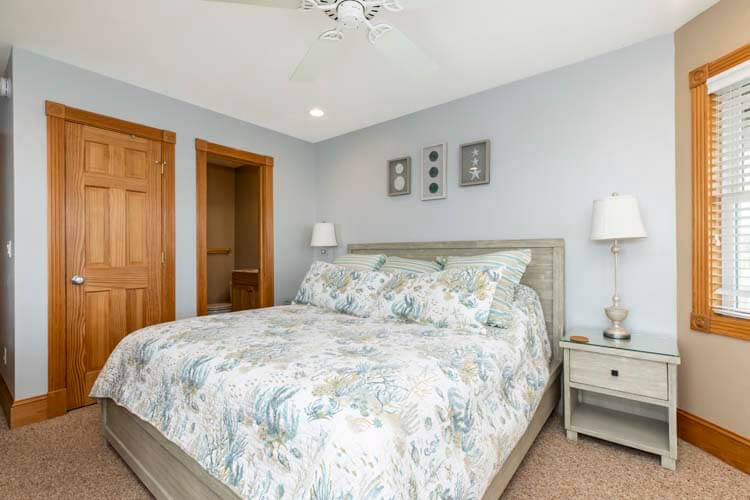 1st Floor King with Private Bath (5)