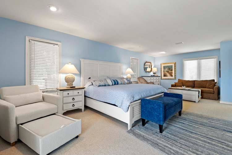 1st Floor King with Private Bath