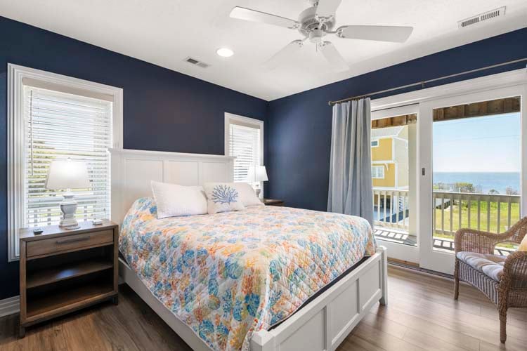 1st Floor Queen with Private Bath