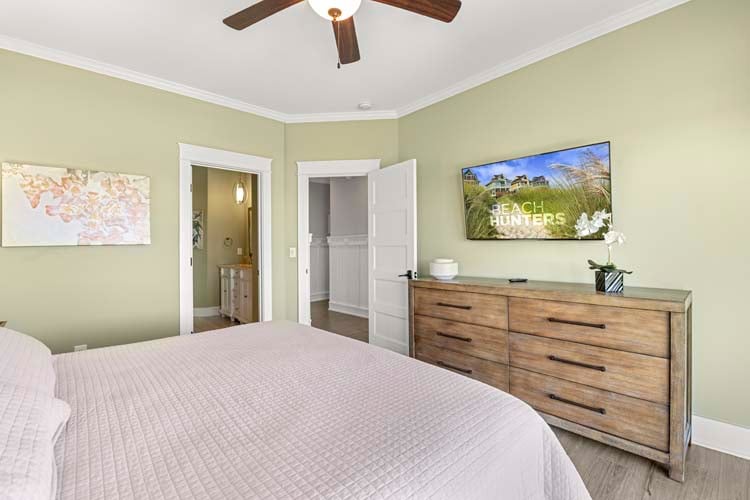 1st Floor King with Private Bath