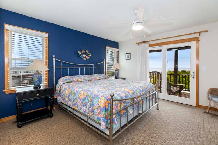 1st Floor King with Private Bath