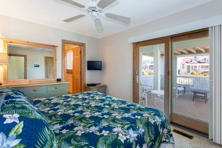 1st Floor King with Private Bath