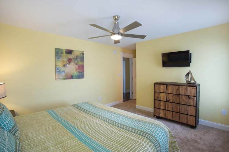 2nd Floor King with Private Bath