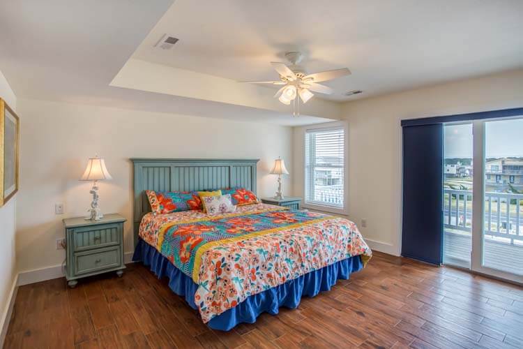 2nd Floor King with Private Bath