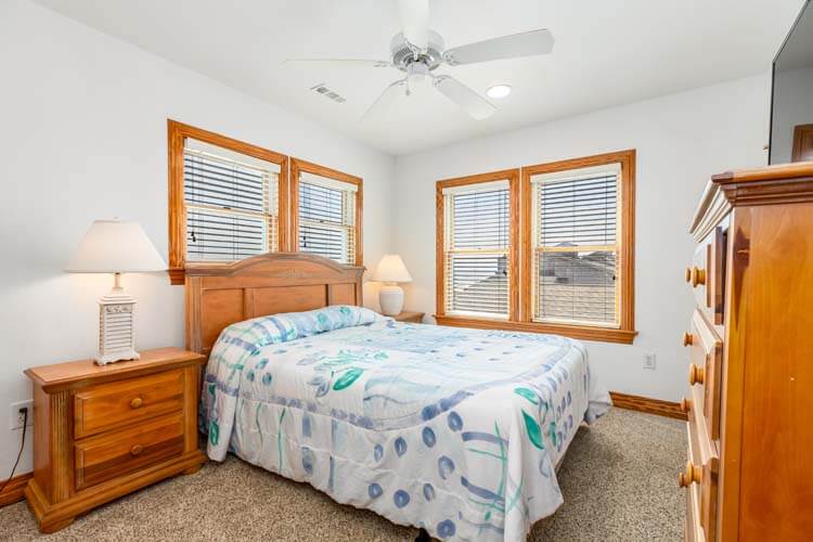 2nd Floor Queen with Shared Bath