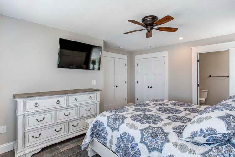 Ground Floor King with Private Bath (18)