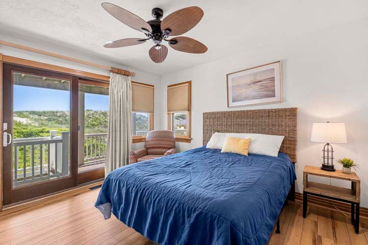 1st Floor Queen Bedroom