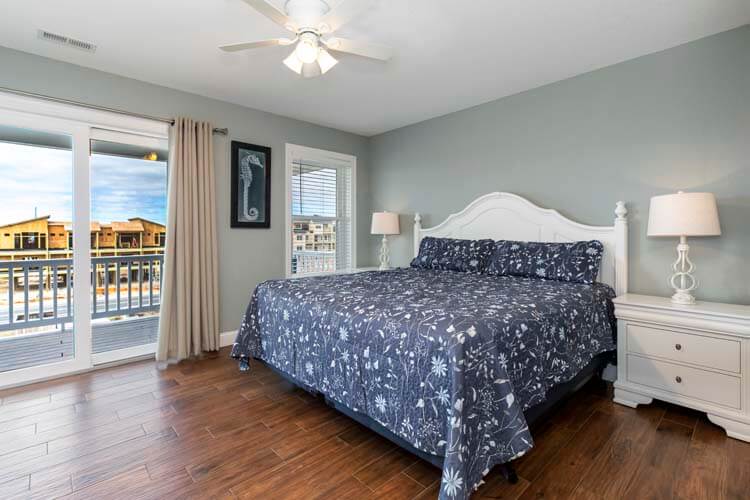 2nd Floor King with Private Bath (15)