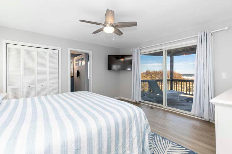 1st Floor King with Private Bath