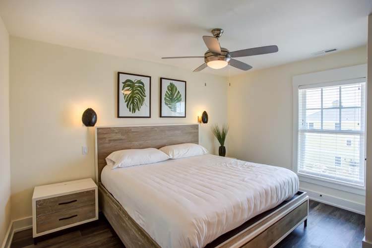 2nd Floor King with Private Bath