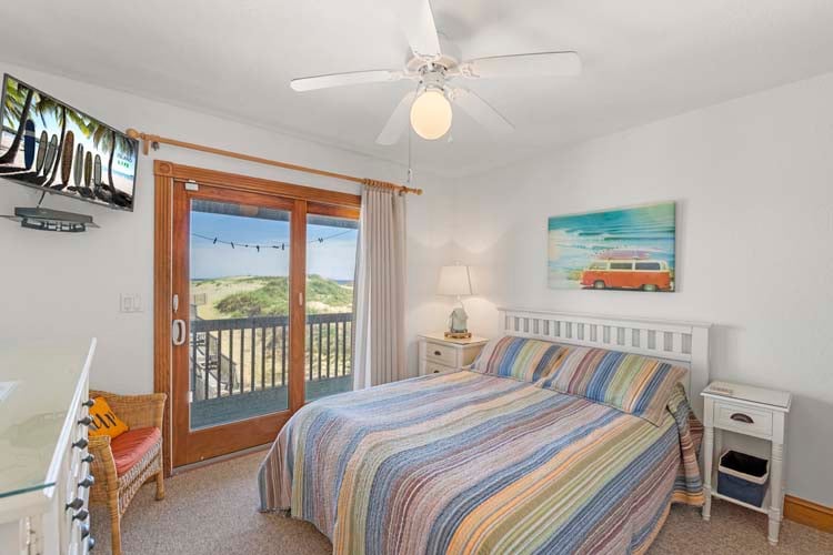 1st Floor Queen with Shared Bath