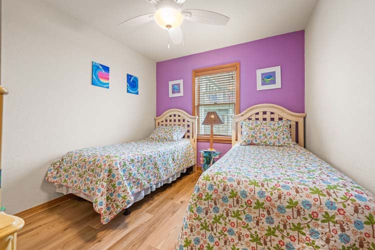 1st Floor Twins with Private Bath