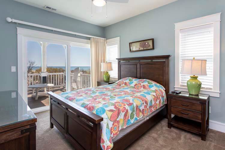 1st Floor Queen with Private Bath