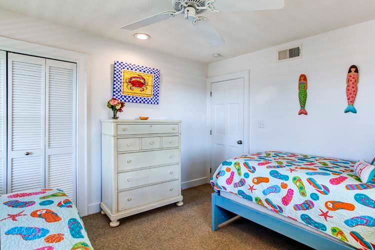 1st Floor Twins Bedroom