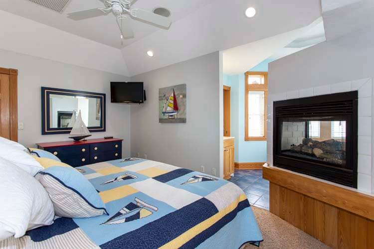 2nd Floor King with Private Bath (1)