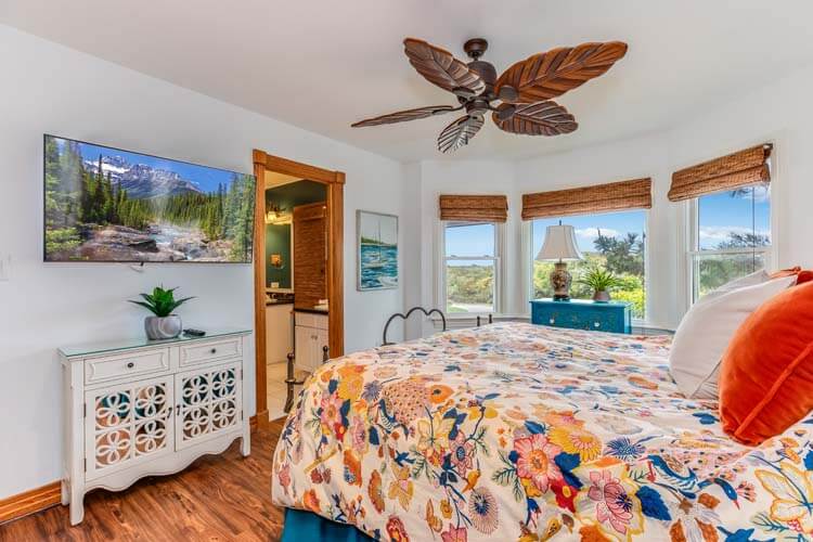 1st Floor King with Private Bath