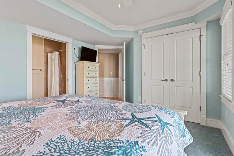 1st Floor King with Private Bath