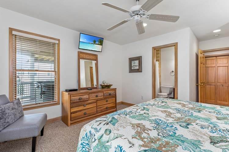 1st Floor King with Private Bath