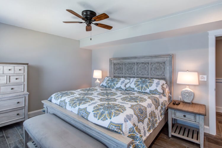 2nd Floor King with Private Bath (3)