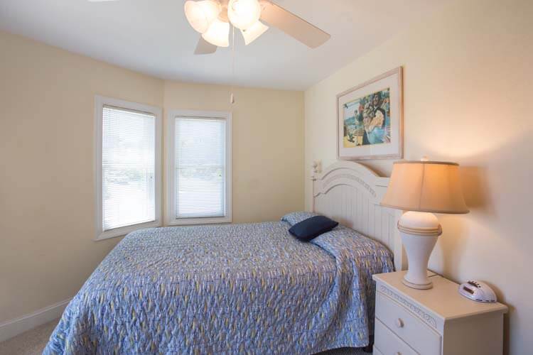 1st Floor Queen with Private Bath