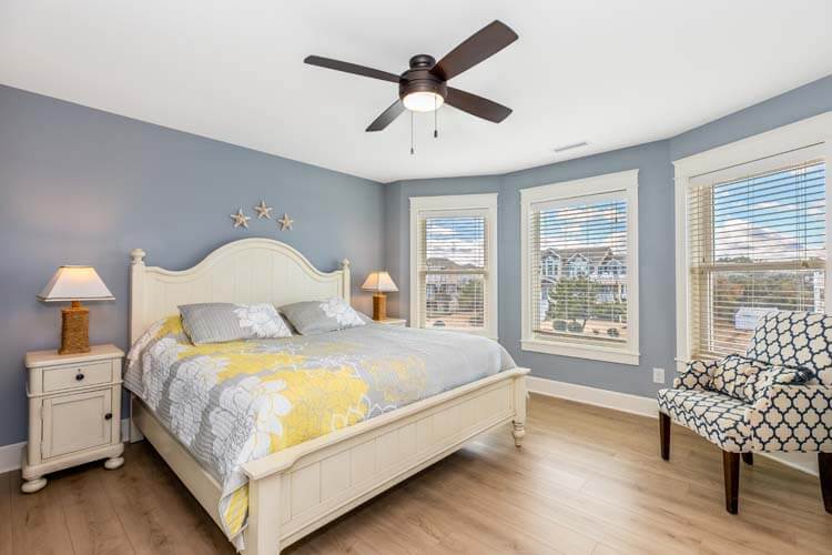 1st Floor King with Private Bath