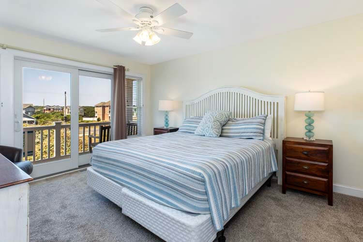 1st Floor King with Private Bath