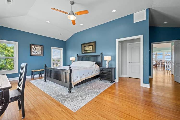 2nd Floor King with Private Bath