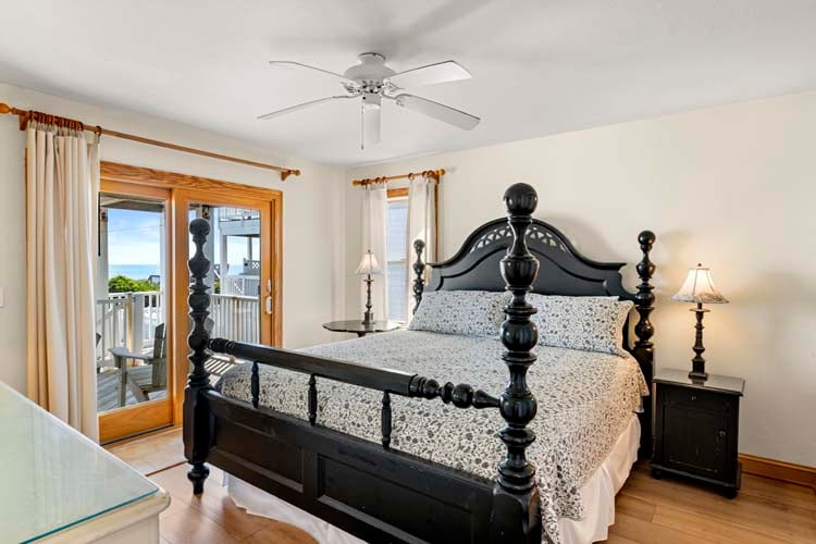 1st Floor Oceanside King with Private Bath