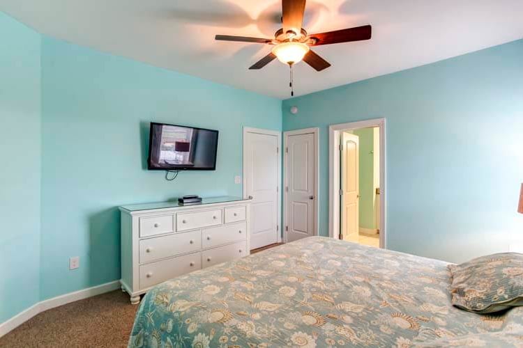 1st Floor King with Private Bath