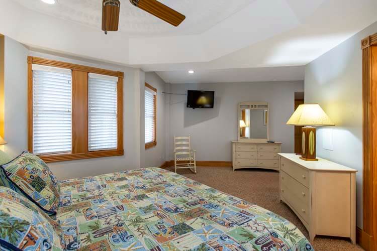 Ground Floor King with Private Bath (9)