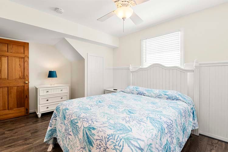 Ground Floor Queen with Shared Bath