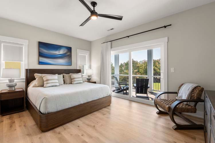 1st Floor King with Private Bath