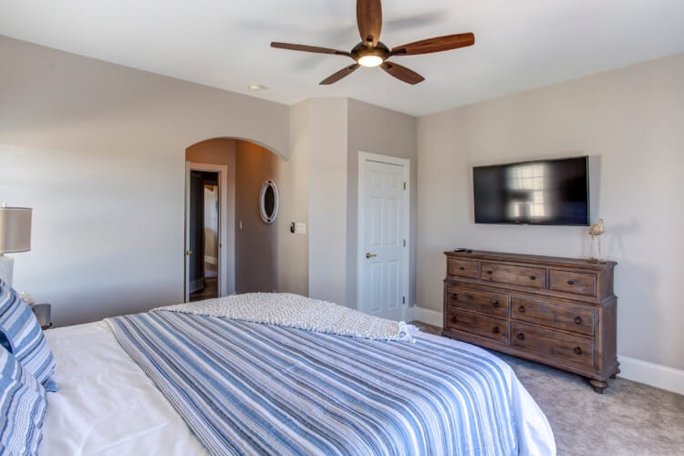 1st Floor King with Private Bath