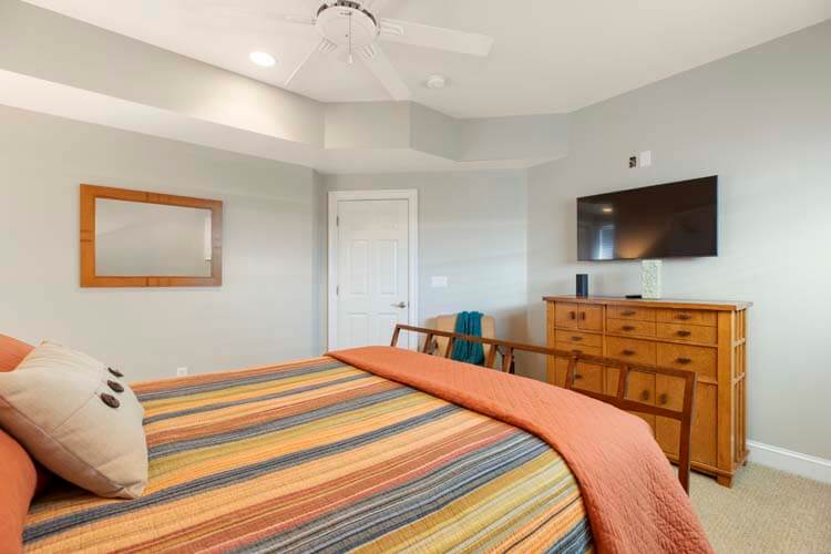 Ground Floor Queen with Private Bath