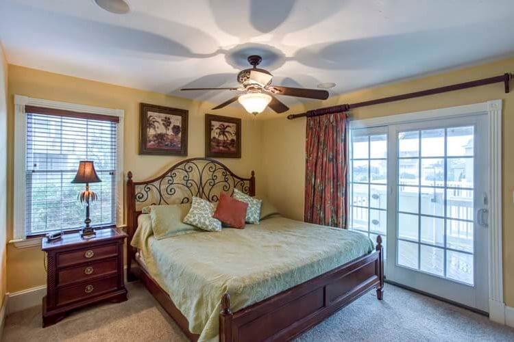 1st Floor King with Private Bath