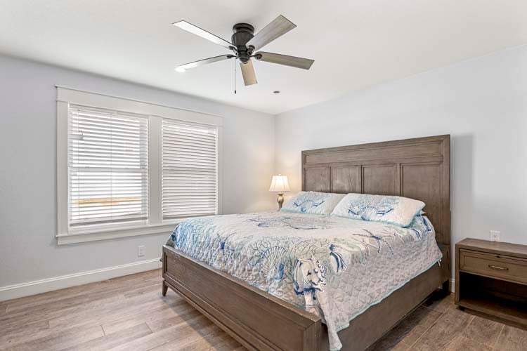 Ground Floor King with Private Bath (12)