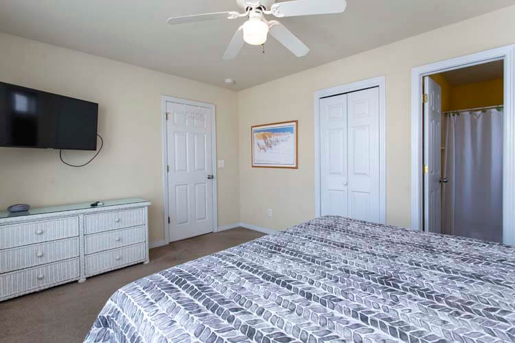 1st Floor King with Private Bath