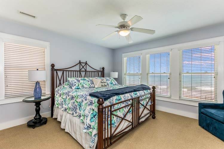 1st Floor King with Private Bath