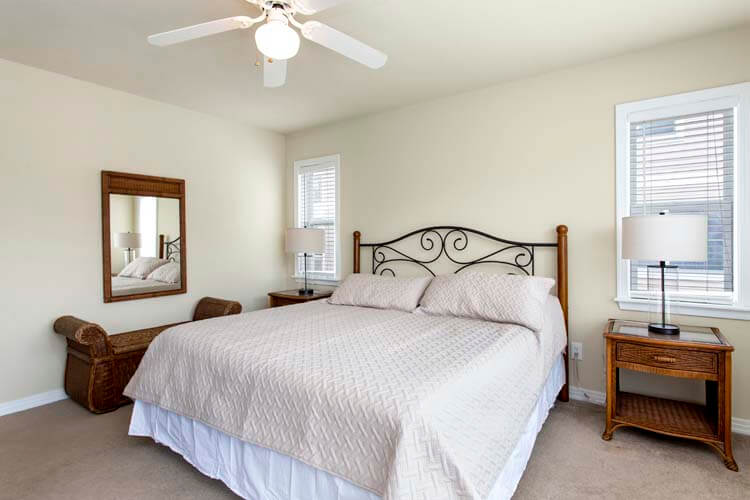 1st Floor King with Private Bath