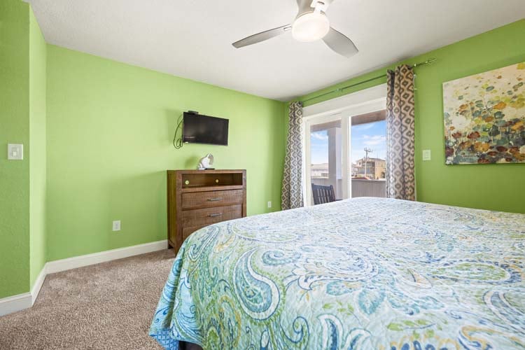 1st Floor King with Private Bath