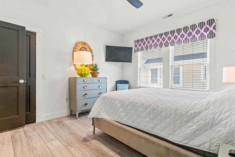 1st Floor Queen with Private Bath