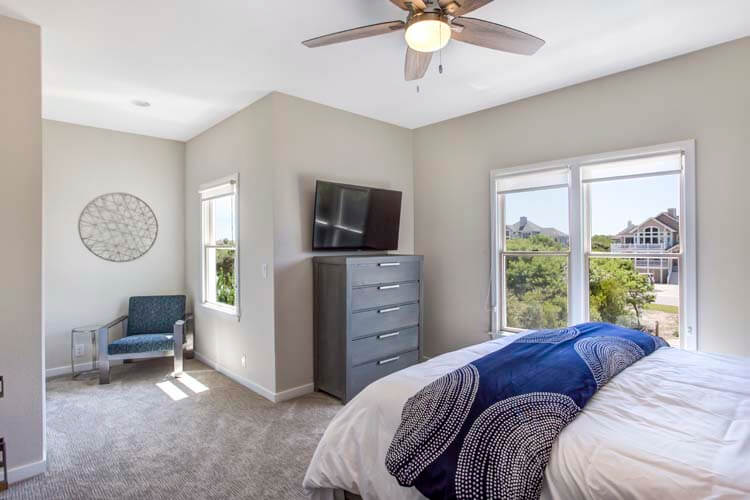 1st Floor King with Private Bath