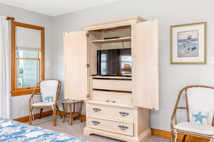 1st Floor King with Private Bath